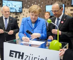 Bundeskanzlerin Merkel fordert mehr Tempo beim digitalen Wandel