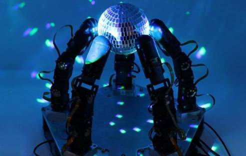 Forscher der Columbia University haben eine Roboterhand entwickelt, die auch im Dunkeln arbeiten kann