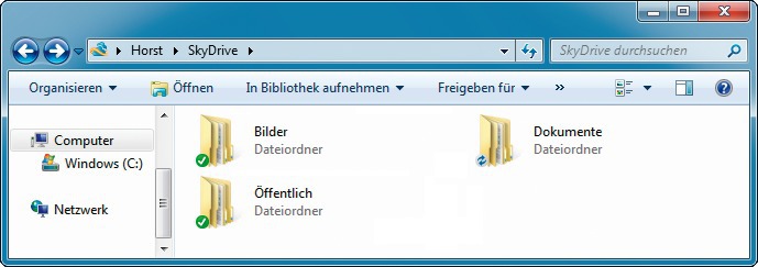 Microsoft Skydrive: Dateien, die Sie in diesem lokalen Ordner ablegen, synchronisiert Skydrive automatisch mit dem Online-Speicher. Microsoft bietet 25 GByte Speicherplatz gratis (Bild 1).